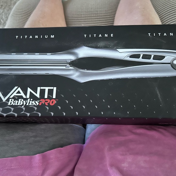 Avanti Titanium Hair Straightener - Silver
